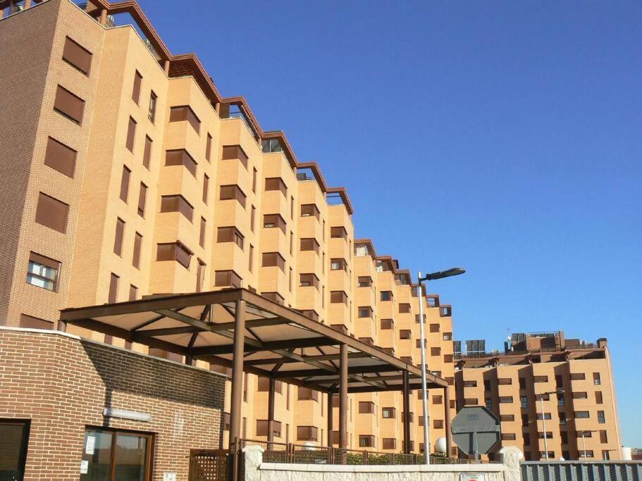 Valleca Tren Sierra Guadalupe 2 Madrid Exterior photo